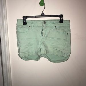 High-waisted, double buttoned denim shorts.